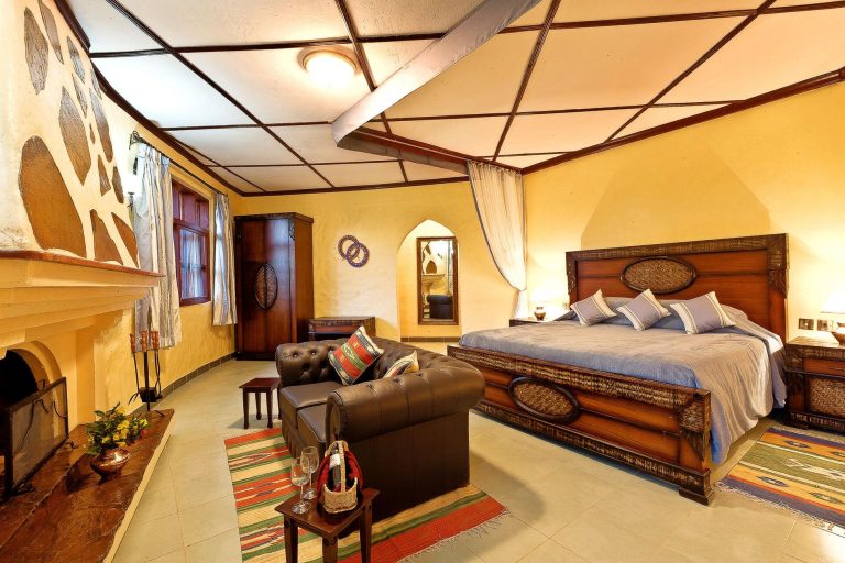 amboseli-sopa-lodge-room-presidential-suite-bedroom-01